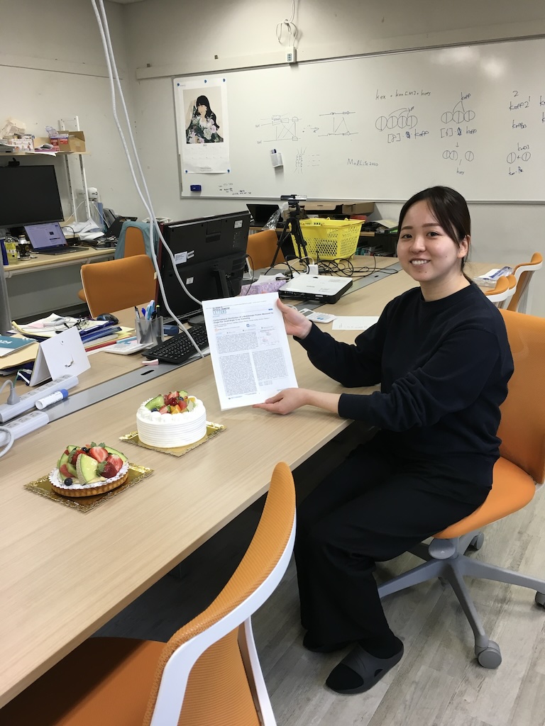 大学院生 川向ほの香さんの研究成果が、J. Phys. Chem. Lett.誌にアクセプトされました。